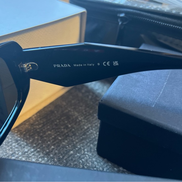 SPR17W black gradient Prada sunglasses 49mm - Picture 8 of 9